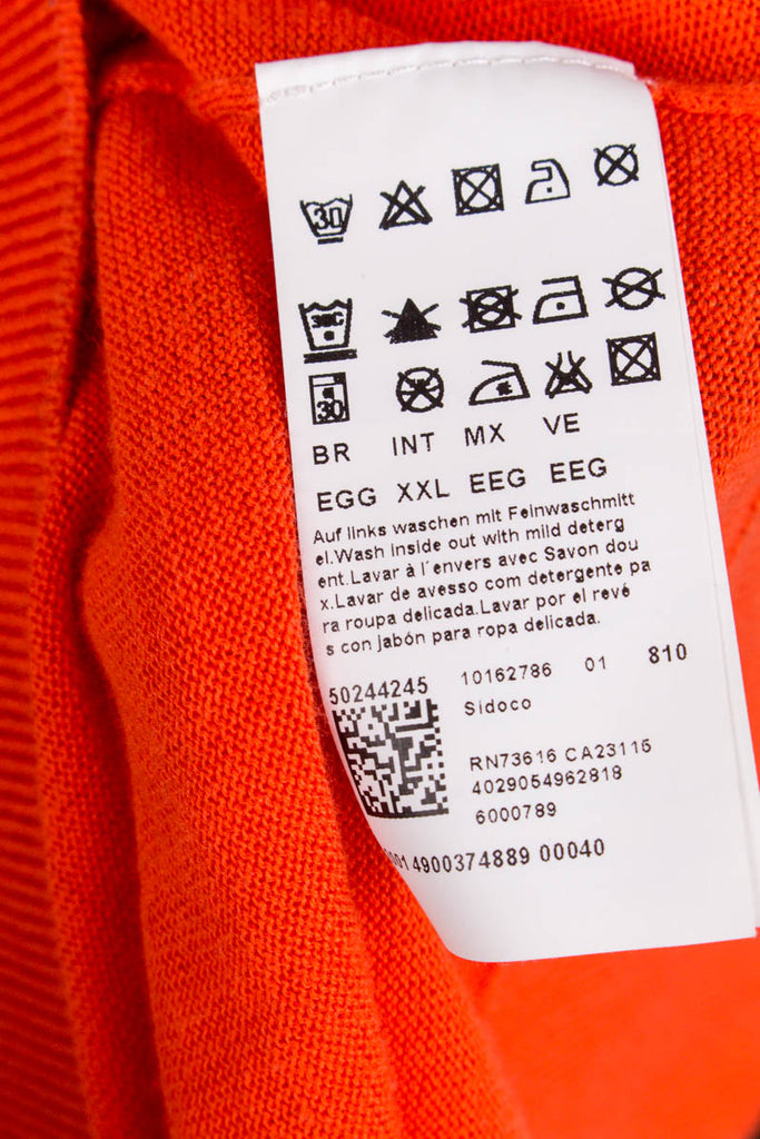 leichte Strickjacke aus weichem orangefarbenem Bündchen Knopfleiste, V- Ausschnitt, mit Baumwollstrick